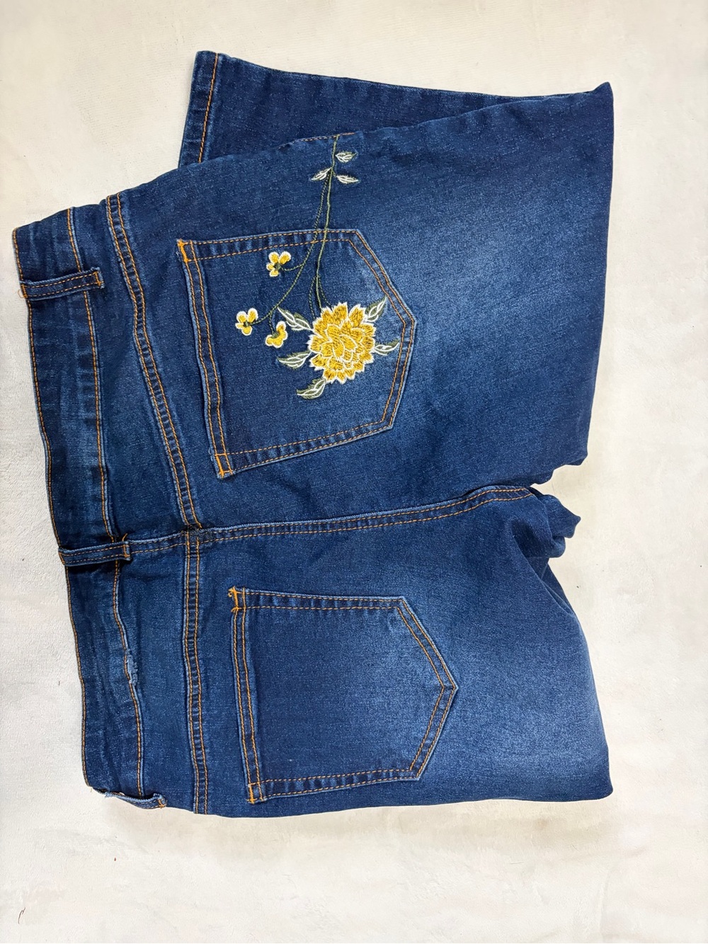 Embroidered capri jeans - Picture 5 of 6